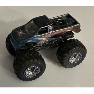 Hot Wheels Monster Jam Illuminator - Large Hub Hot Wheels Monster Jam Illuminator - Large Hub
